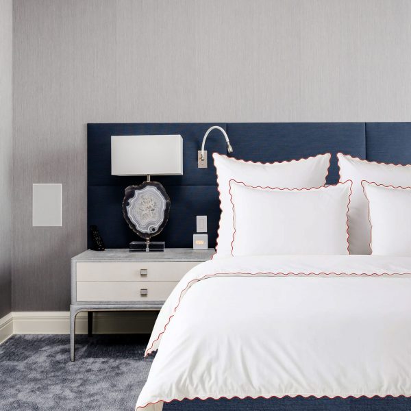 400 Thread Count White Cotton Sateen Hotel Stitch Scalloped Embroidery Duvet Cover Set