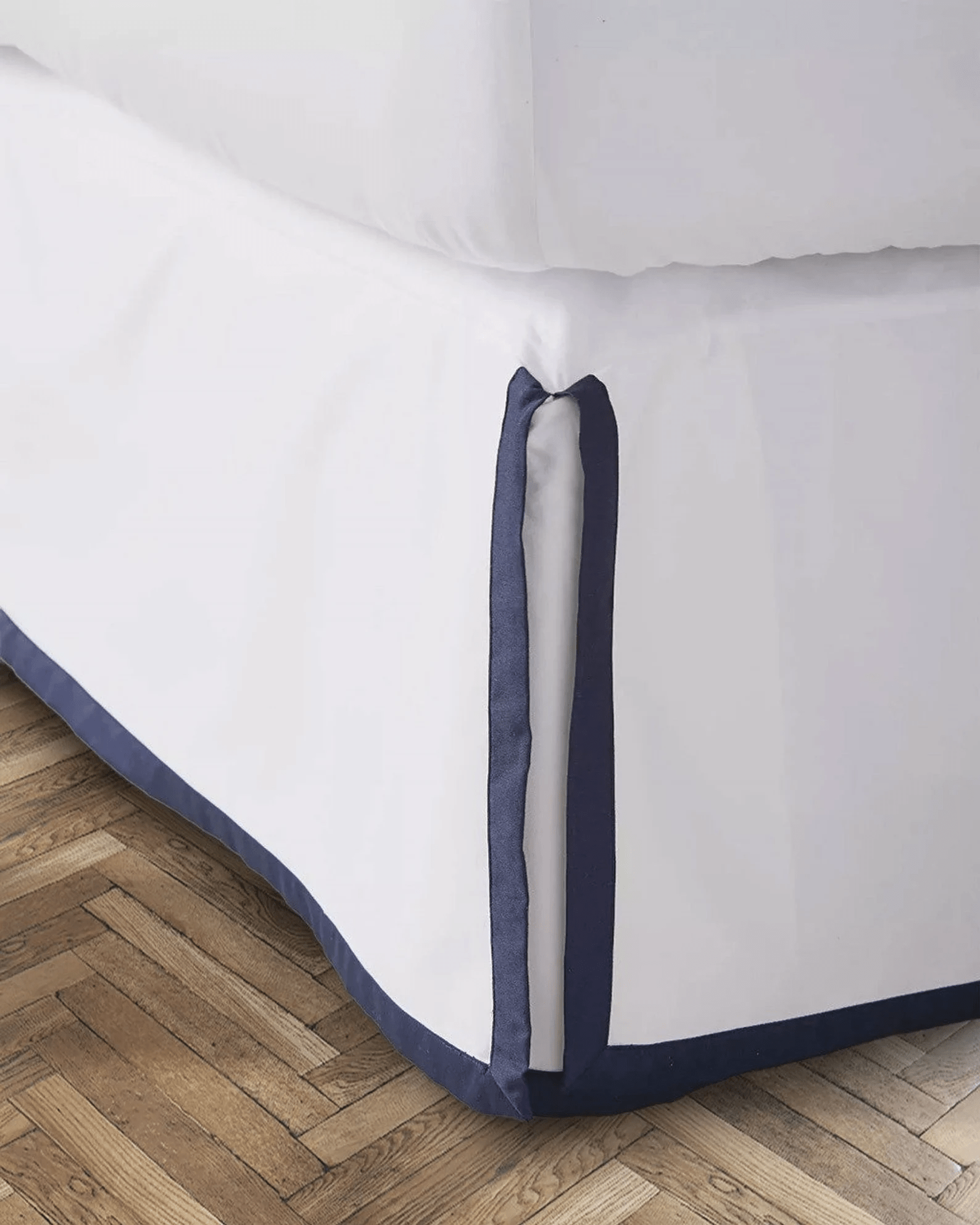 400 Thread Count White 100% Cotton Sateen Border Frame Tailored Bed Skirt Three Sided Coverage with Platform